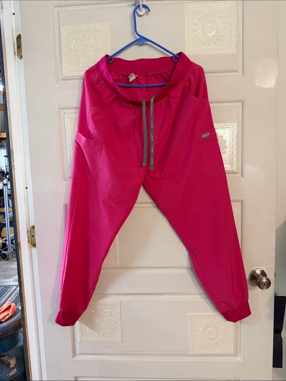 NWOT Scrub pants by maevn jogger style size medium.